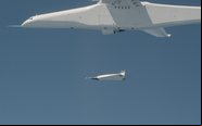 Talon-A sendo lançado a partir do Roc - Stratolaunch