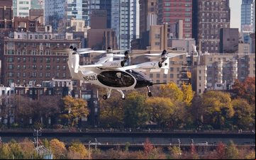 Autoridades da cidade acompanharam a partida dos voos tripulados - Joby Aviation/Divulgação