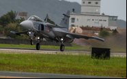 É esperado que mais duas unidades do Gripen E cheguem ao Brasil ainda neste ano - Saab/João Paulo Moralez