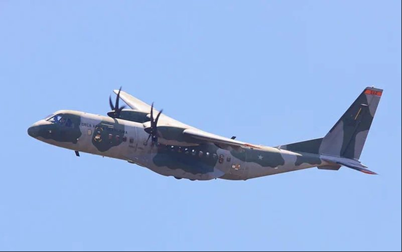 Outros aviões e helicópteros para missões de busca e salvamento (SAR) estão sendo utilizados na missão - Agência da Força Aérea/Sargento Johnson