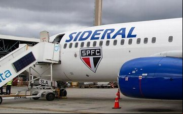 Boeing 737-800 com escudo do São Paulo Futebol Clube - Miguel Schincariol/São Paulo