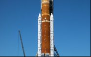 Foguete SLS é o primeiro construído pela NASA após a aposentadoria dos Space Shuttle, em 2011 - NASA