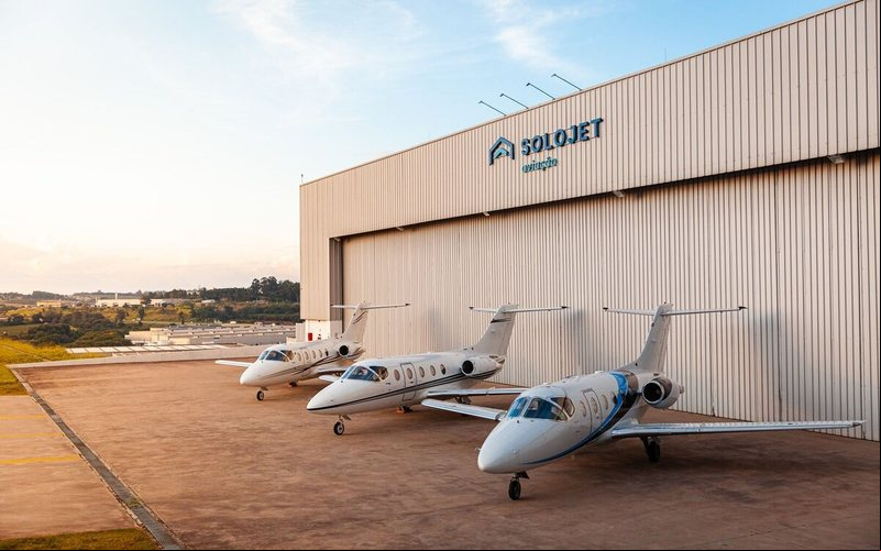 Frota de propriedade compartilhada da Solojet é composta por jatos Hawker 400XP - Divulgação