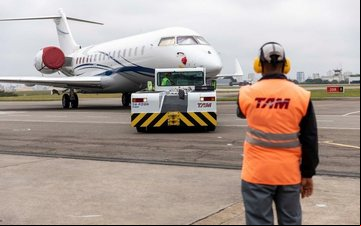 Companhia oferece diversos serviços de atendimento a aeronaves executivas - Divulgação TAM AE
