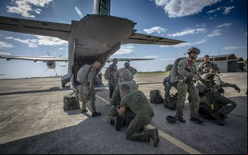 Militares da Marinha e do Exército Brasileiro também participaram das operações- FAB - FAB