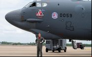 Vanessa Wilcox irá comandar importante esquadrão de bombardeiros dos EUA - USAF