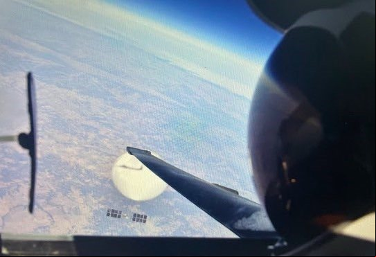 U-2 Dragon Lady é o único avião tripulado dos EUA que pode voar acima de 70.000 pés - USAF
