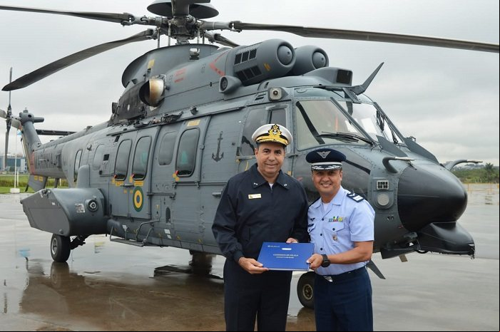 As três forças utilizam o H225M,mas as aeornaves têm certas diferenças para atender as demandas de cada força - Marinha do Brasil