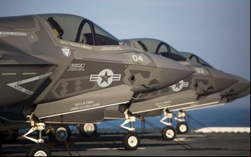 Imagem Reino Unido consegue recuperar caça F-35B do fundo do mar mediterrâneo