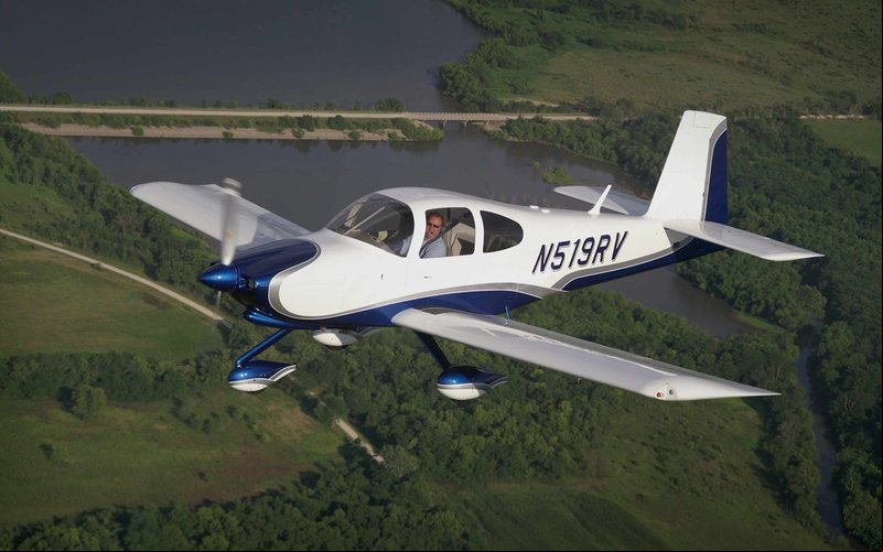 Aeronave desaparecida é do modelo Vans RV-10, fabricada em 2016 - Divulgação