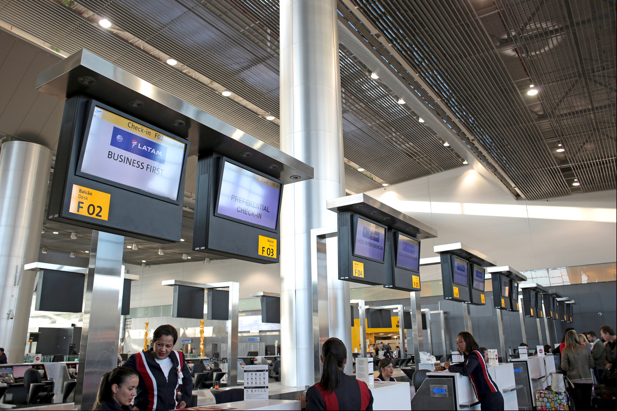 Balcão de check-in da Latam