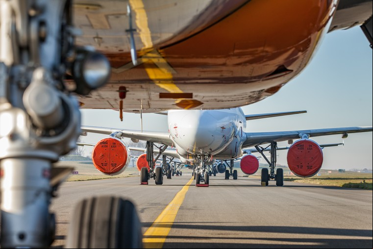 Frota de aviões parada por causa da pandemia