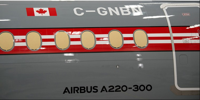 Airbus A220 da Air Canada com pintura retro