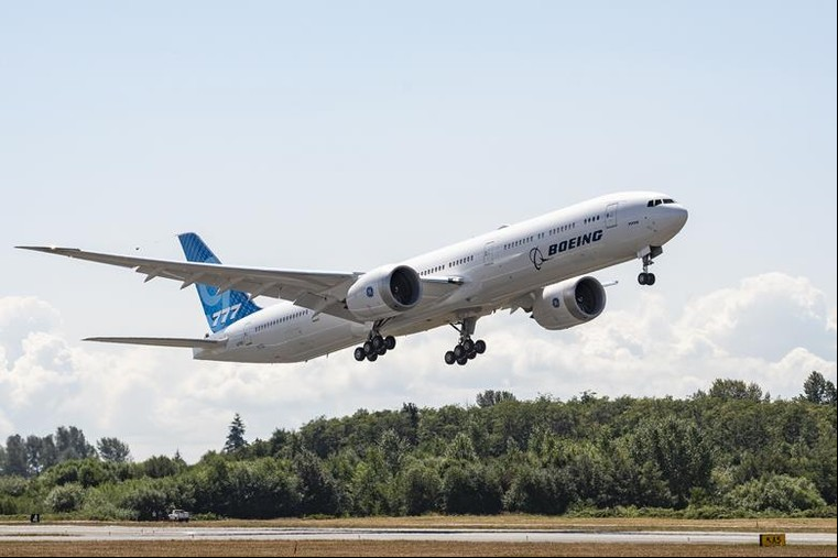Boeing 777-9 durante campanha de ensaios em voo