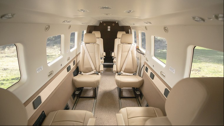 Interior do Kodiak 100 Series III com club seat